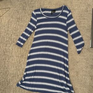 New Directions T-Shirt Dress in Women’s Size Small